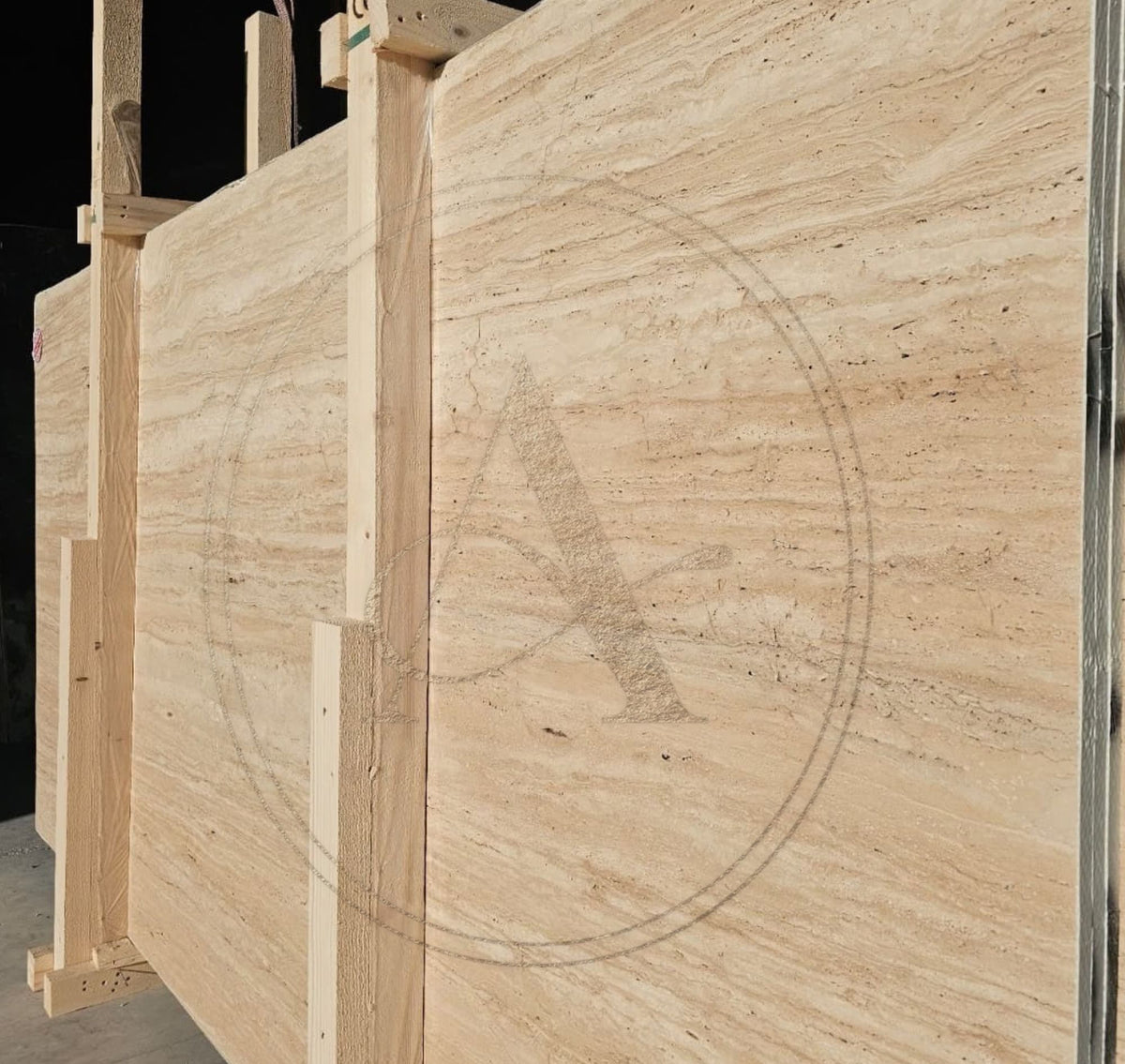 LIGHT TRAVERTINE 2CM HONED