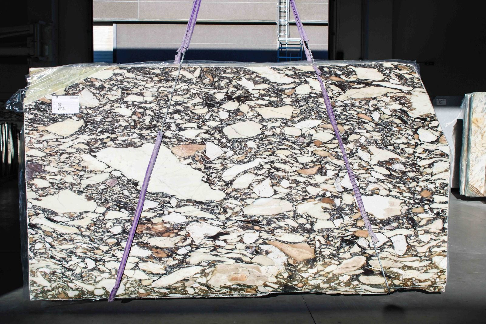 CALUCATTA BRECCIA DE MEDECI 2CM HONED