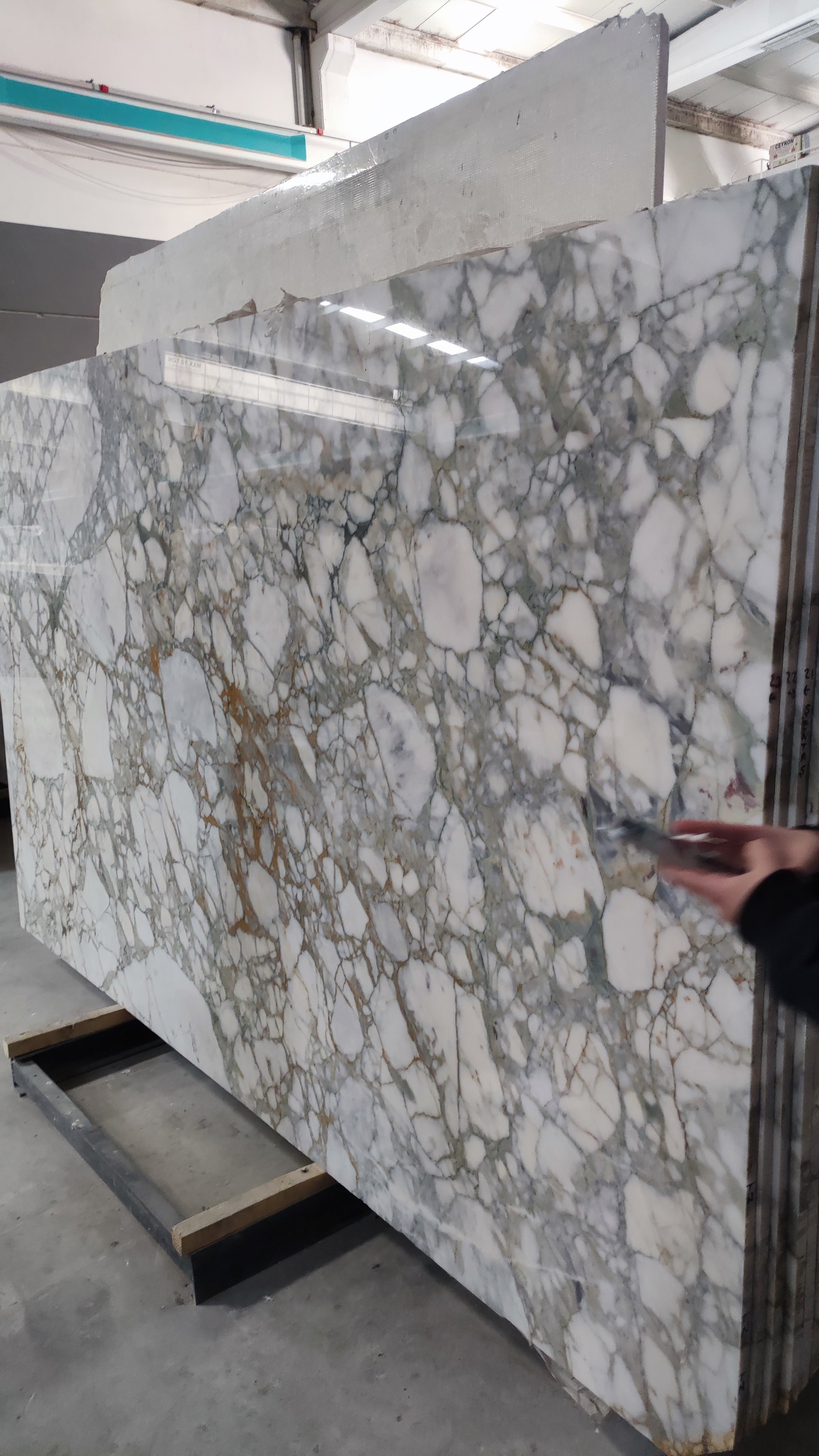 CALUCATTA GREEN 2CM POLISHED