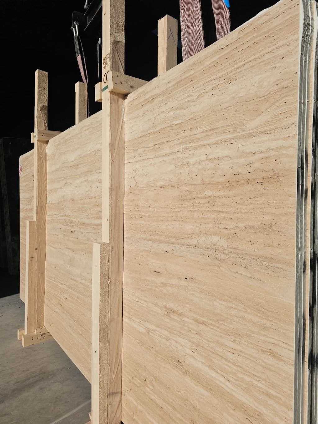 LIGHT TRAVERTINE 2CM HONED