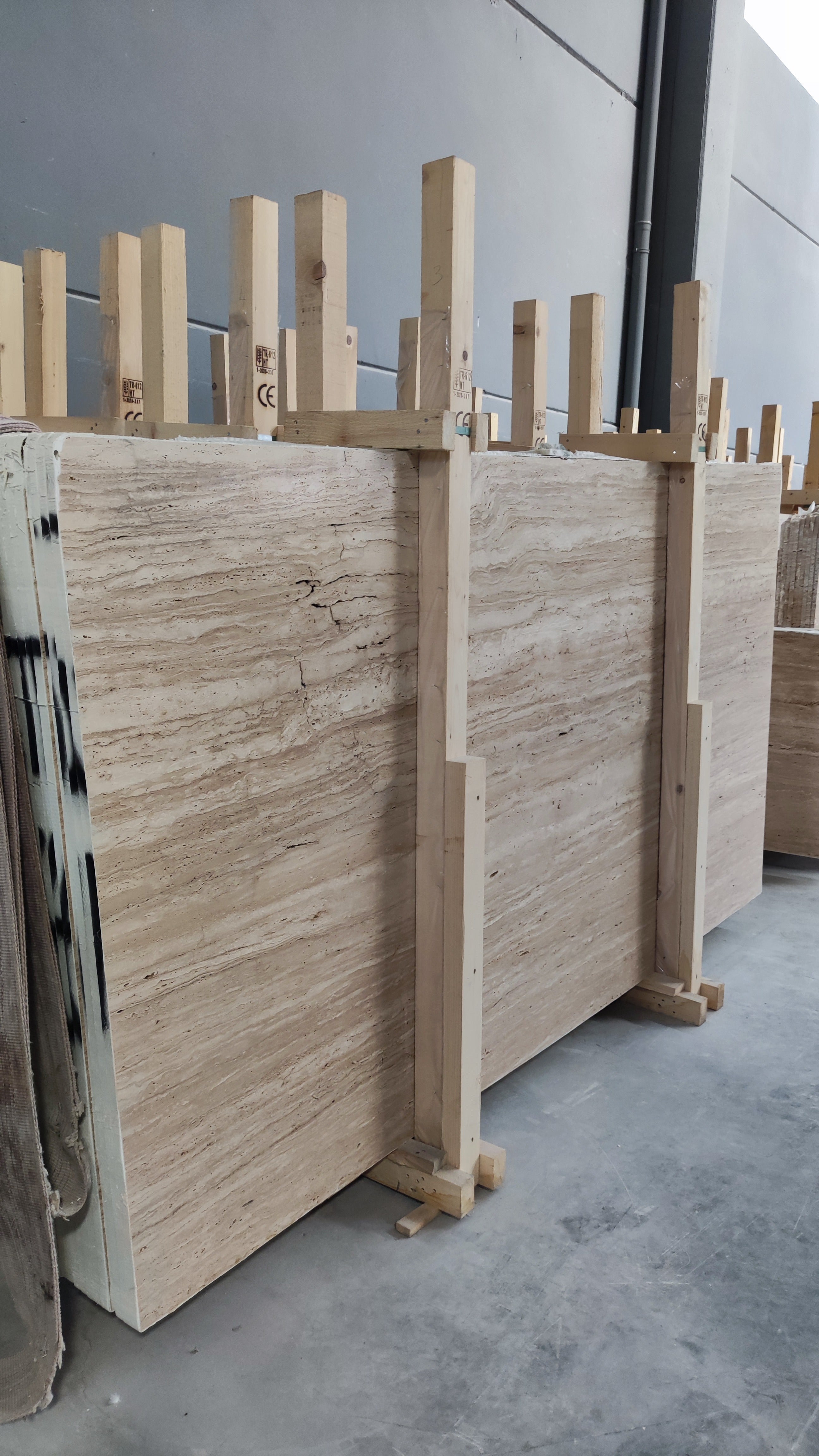LIGHT TRAVERTINE 2CM HONED