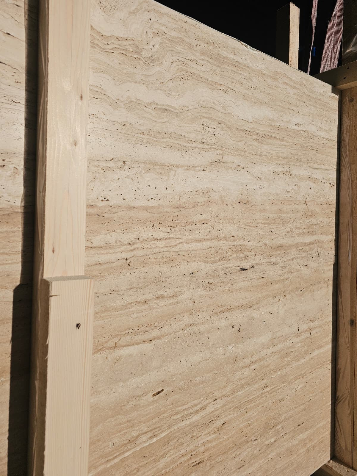 LIGHT TRAVERTINE 2CM HONED