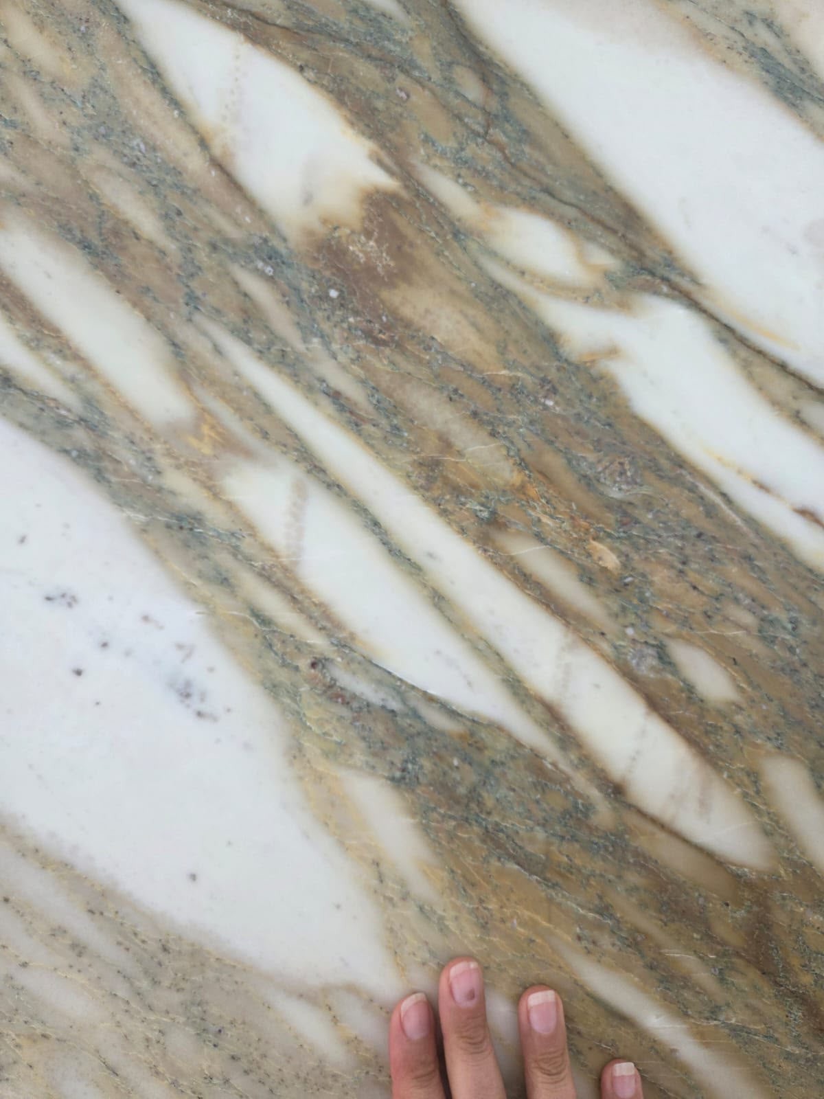 CALUCATTA MONET HONED 2CM
